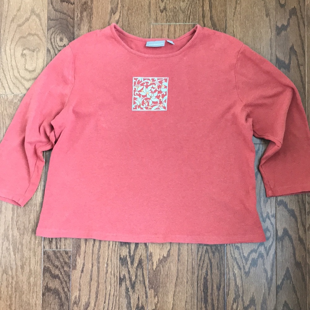 3/4 sleeve top with felt and sequins